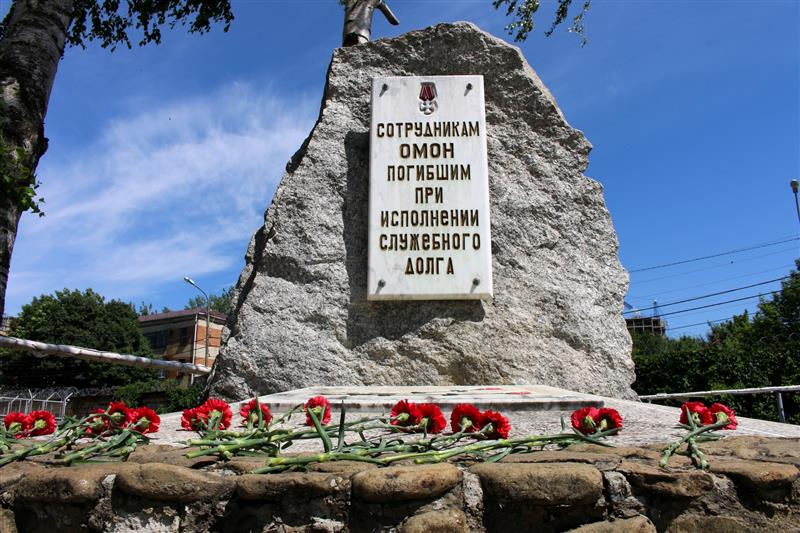 Сотрудники ставропольского ОМОН почтили память сослуживца, погибшего при исполнении служебного долга