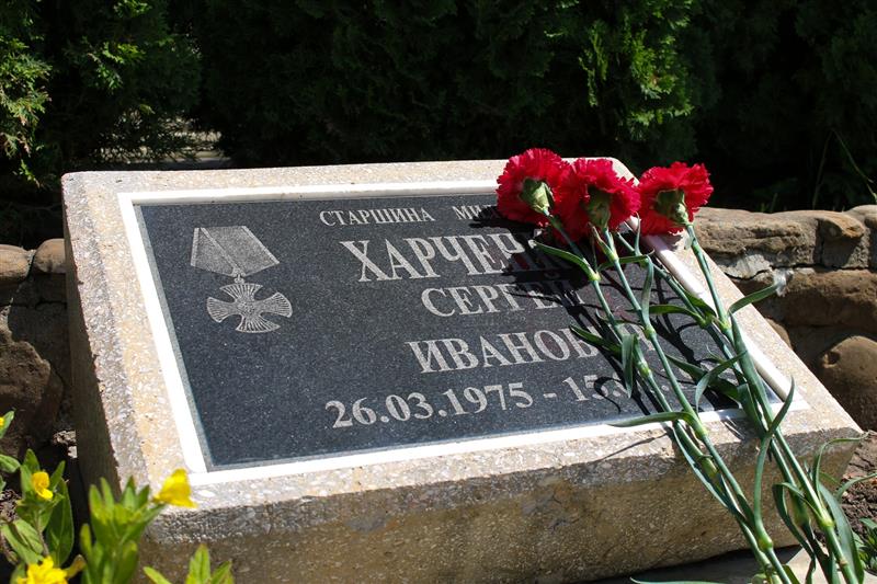 Сотрудники ставропольского ОМОН почтили память сослуживца, погибшего при исполнении служебного долга
