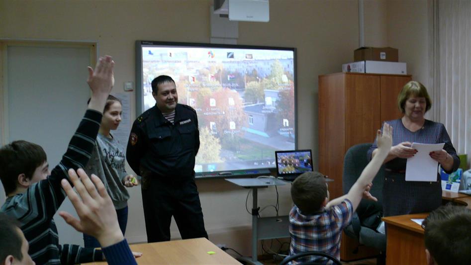 Росгвардейцы Северо-Западного округа провели мероприятия, посвящённые Дню России