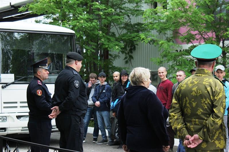 Югорские росгвардейцы приняли участие в чествовании земляков, убывающих служить по призыву