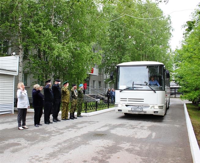 Югорские росгвардейцы приняли участие в чествовании земляков, убывающих служить по призыву