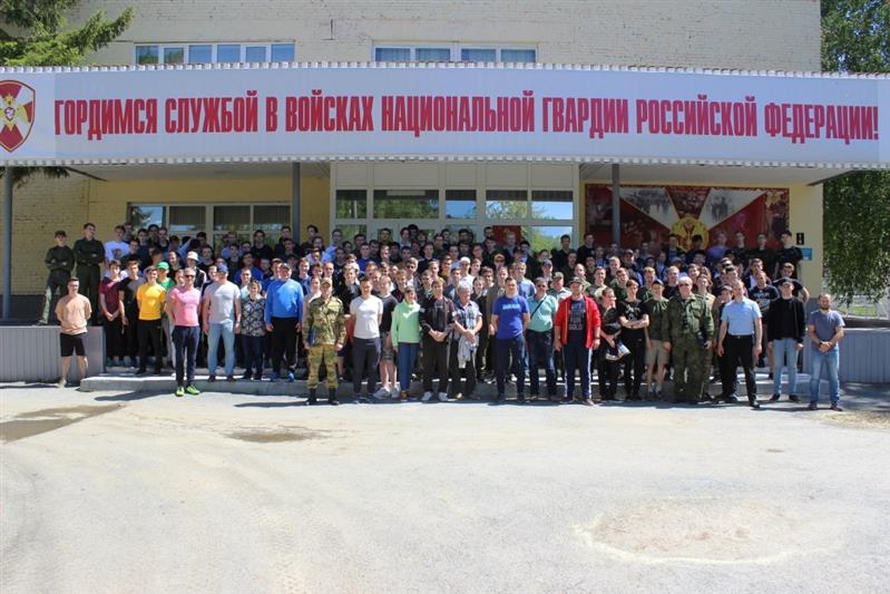 В рамках акции Росгвардии «Прокачай лето» школьники и кадеты посетили калиновскую дивизию