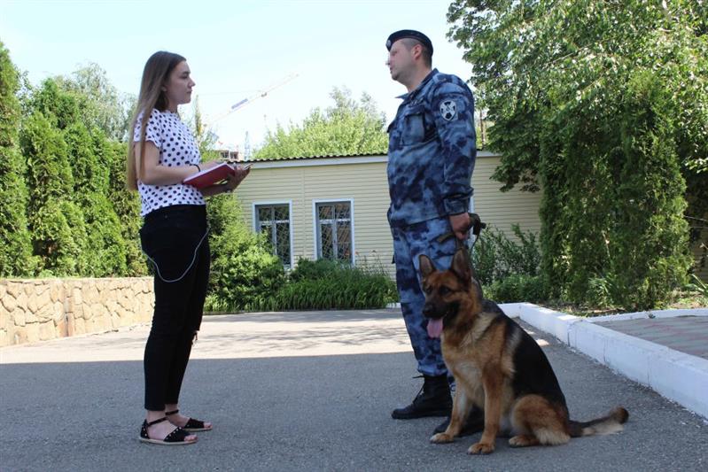 Кинологи ставропольского управления Росгвардии рассказали журналистам о специфике своей работы