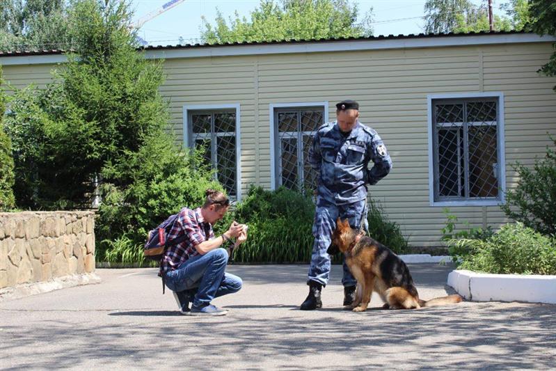 Кинологи ставропольского управления Росгвардии рассказали журналистам о специфике своей работы