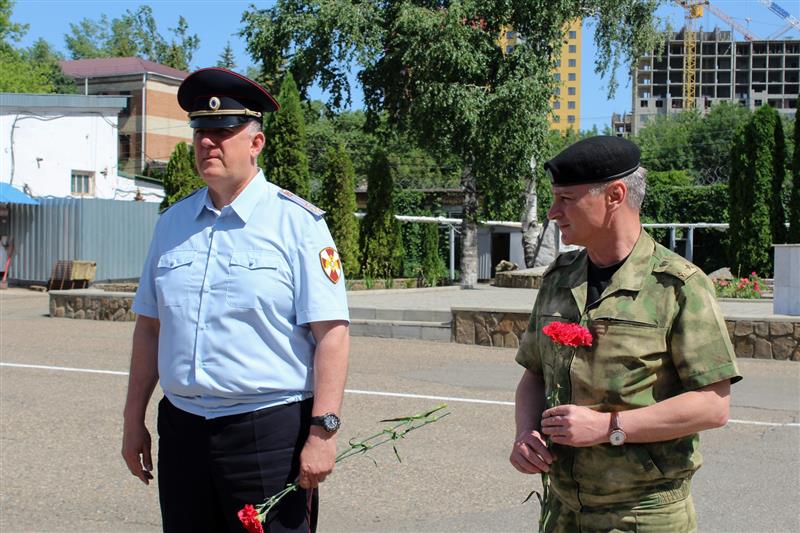 Сотрудники ставропольского ОМОН почтили память сослуживца, погибшего при исполнении служебного долга