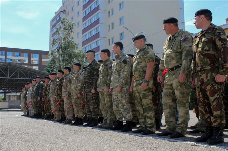 Сотрудники ставропольского ОМОН почтили память сослуживца, погибшего при исполнении служебного долга