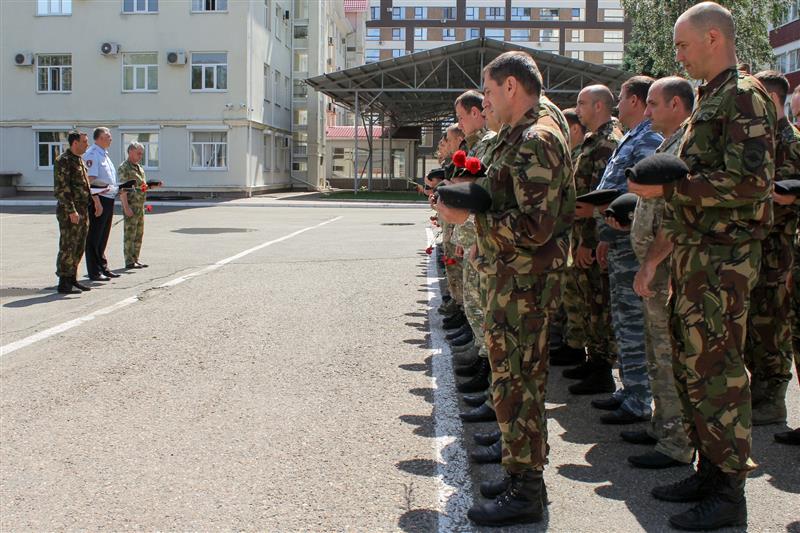 Сотрудники ставропольского ОМОН почтили память сослуживца, погибшего при исполнении служебного долга