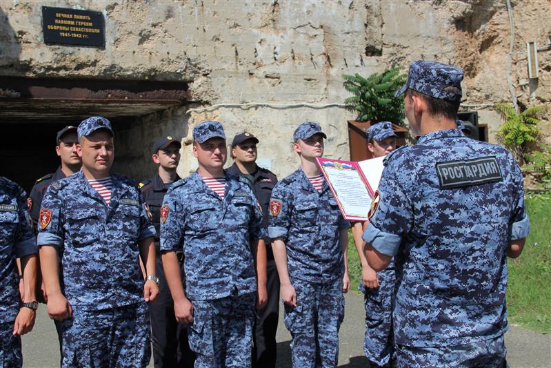 У мемориала «35-я береговая батарея» приведено к присяге пополнение севастопольских подразделений Росгвардии (видео)