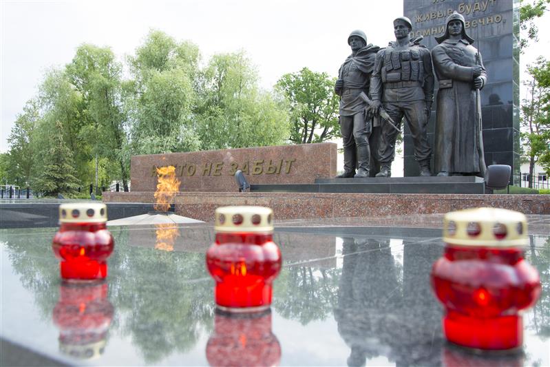 В память о погибших в годы Великой Отечественной войны в Отдельной дивизии оперативного назначения имени Ф. Э. Дзержинского состоялся митинг с возложением цветов