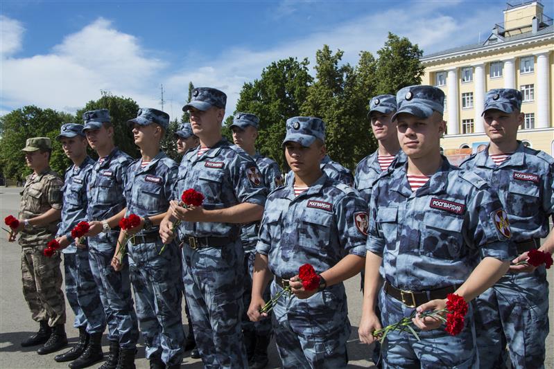 В дивизии имени Ф.Э. Дзержинского тепло проводили в запас военнослужащих по призыву