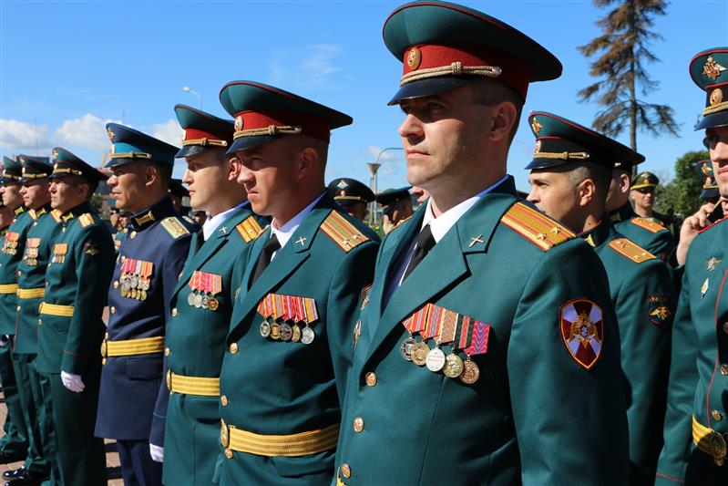 В Санкт-Петербурге офицерам Росгвардии вручены дипломы об окончании Михайловской военной артиллерийской академии