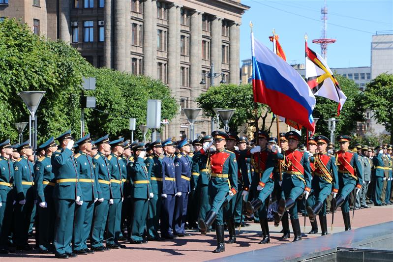 В Санкт-Петербурге офицерам Росгвардии вручены дипломы об окончании Михайловской военной артиллерийской академии