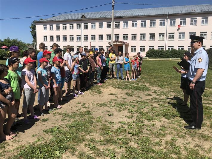 В Калужской области сотрудники Росгвардии навестили воспитанников подшефного социального учреждения