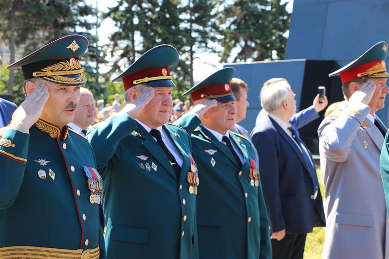 В Санкт-Петербурге офицерам Росгвардии вручены дипломы об окончании Михайловской военной артиллерийской академии