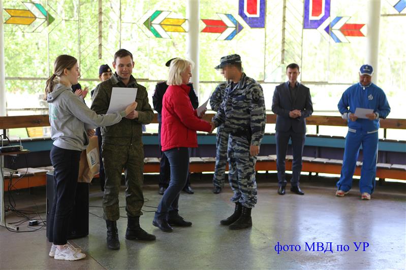 Сотрудники Росгвардии приняли участие в проведении тематического мероприятия для детей, отдыхающих в оздоровительном лагере в Удмуртии 