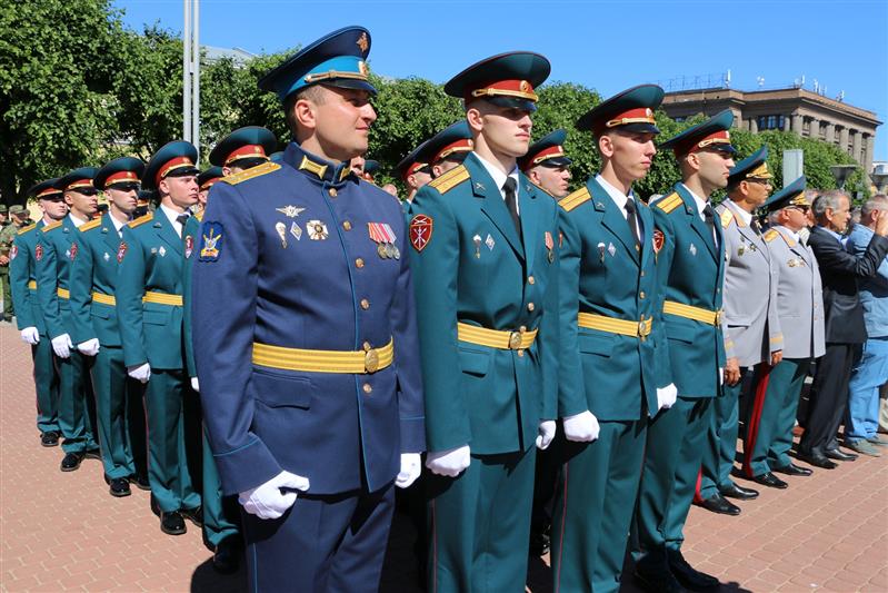 В Санкт-Петербурге офицерам Росгвардии вручены дипломы об окончании Михайловской военной артиллерийской академии