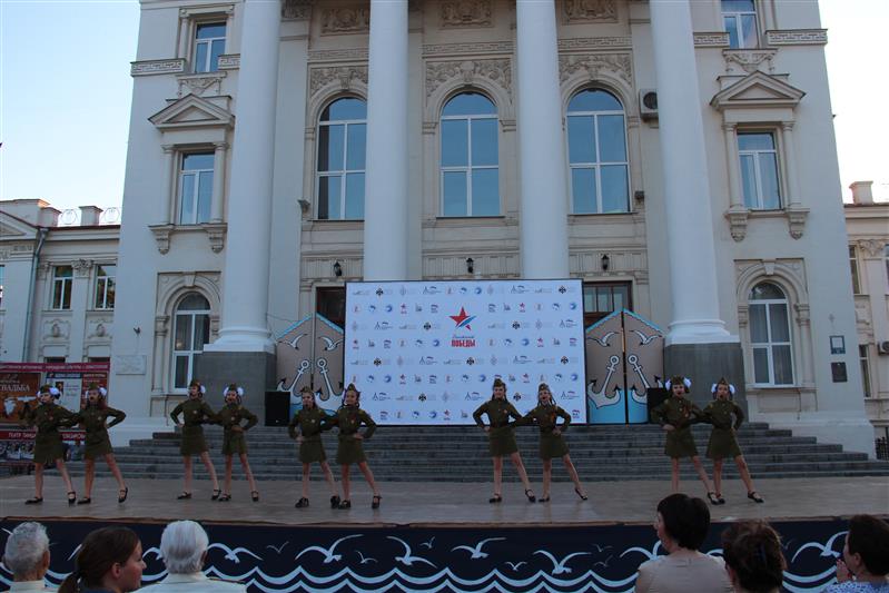 Награды победителям всероссийской акции «Диктант Победы» в Крыму вручил заместитель начальника территориального управления Росгвардии