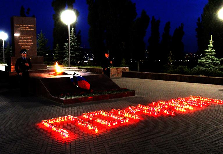 В городах Приволжского округа военнослужащие и сотрудники Росгвардии приняли участие во Всероссийской патриотической акции «Свеча памяти» 