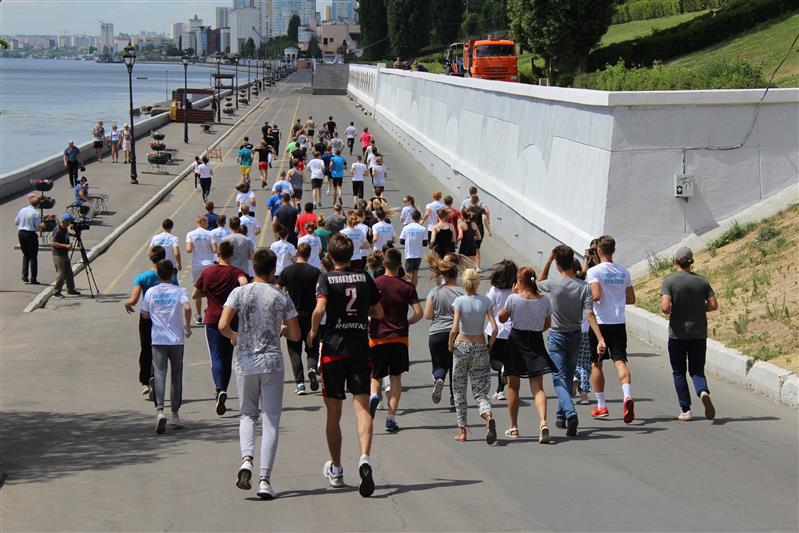 Саратовские росгвардейцы приняли участие в легкоатлетическом пробеге в рамках акции «Россия без наркотиков»