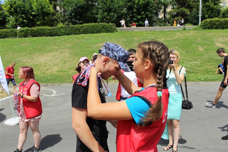 Саратовские росгвардейцы приняли участие в легкоатлетическом пробеге в рамках акции «Россия без наркотиков»