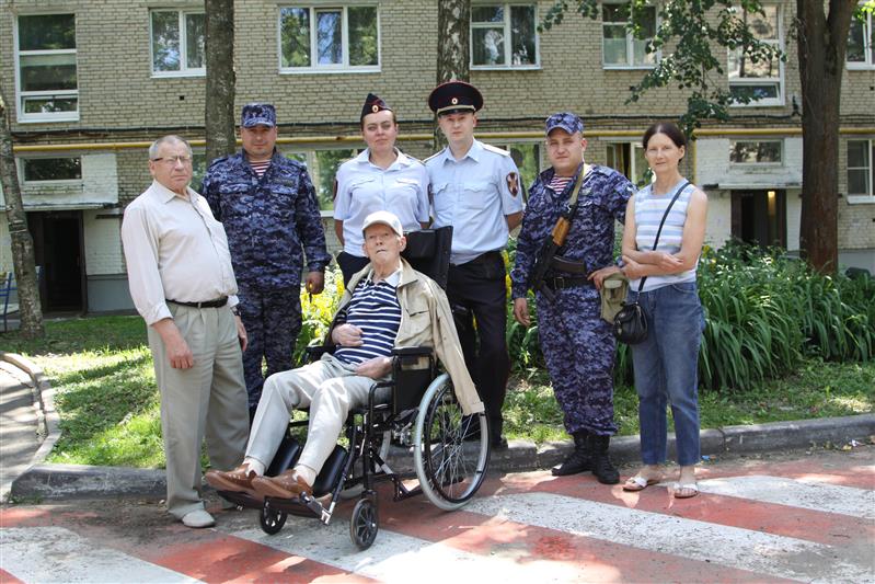 Представители Главного управления Росгвардии по Московской области навестили ветерана Великой Отечественной войны