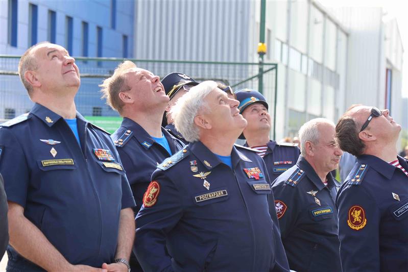 Эскадрилья Уральского округа Росгвардии приняла участие в воздушном параде в честь 80-летия Уральского завода гражданской авиации