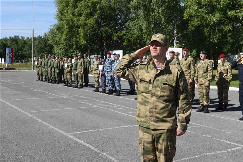 В Екатеринбурге стартовал чемпионат Уральского округа Росгвардии по служебному биатлону и легкоатлетическому кроссу (видео)