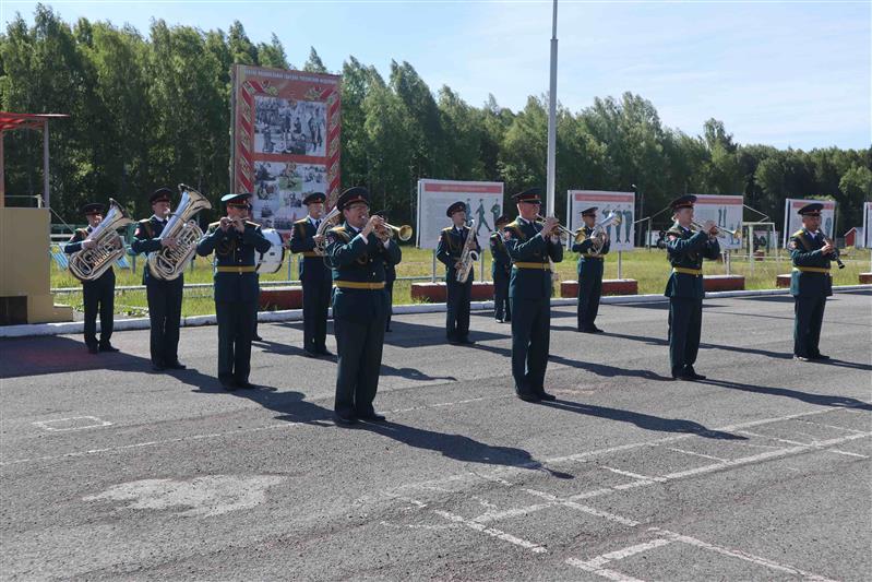 В Екатеринбурге стартовал чемпионат Уральского округа Росгвардии по служебному биатлону и легкоатлетическому кроссу (видео)