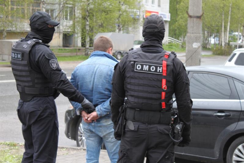 При содействии архангельского ОМОН задержаны подозреваемые в вымогательстве