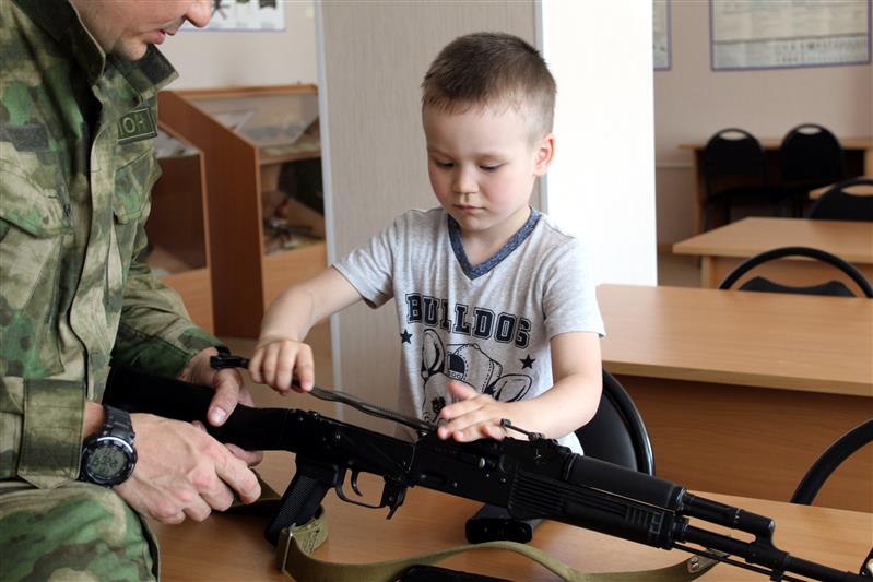 Мероприятия акции «Росгвардия. На страже детства» прошли в Оренбурге