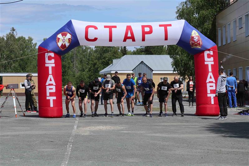 В Екатеринбурге стартовал чемпионат Уральского округа Росгвардии по служебному биатлону и легкоатлетическому кроссу (видео)