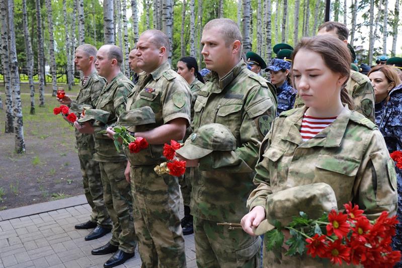 Военнослужащие и сотрудники Уральского округа Росгвардии провели ряд мероприятий, посвященных Дню памяти и скорби