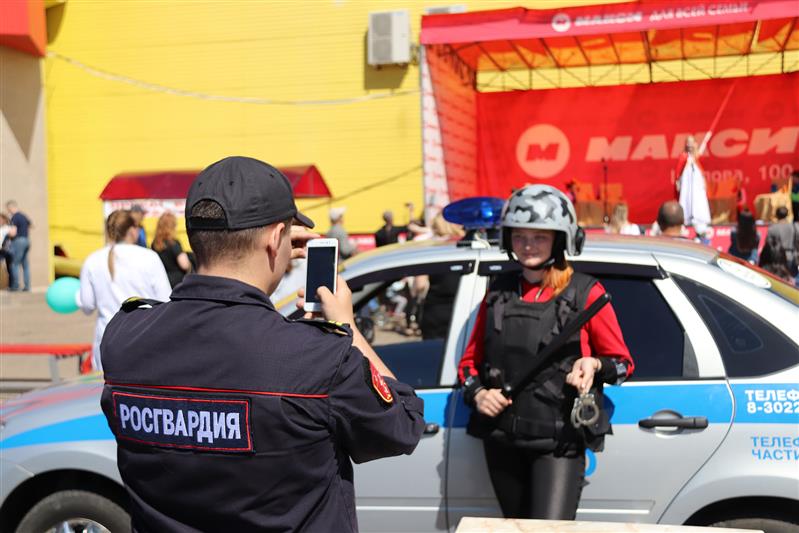 Росгвардия поздравила юных читинцев с Днем защиты детей