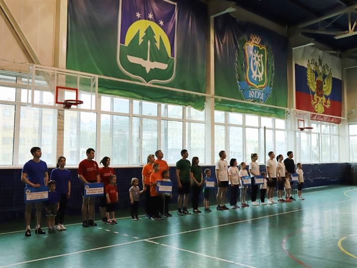 Команда Росгвардии стала призером динамовской эстафеты «Папа, мама, я – спортивная семья» в Ханты-Мансийске