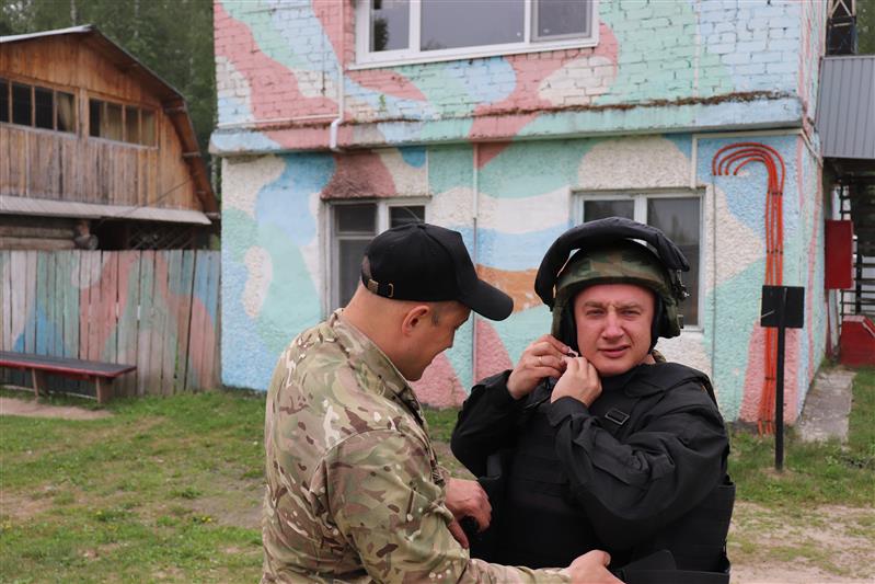 Блогер из Марий Эл попробовал себя в роли спецназовца-росгвардейца (фото) 