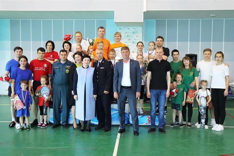Команда Росгвардии стала призером динамовской эстафеты «Папа, мама, я – спортивная семья» в Ханты-Мансийске