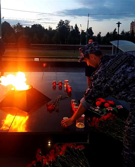 В городах Приволжского округа военнослужащие и сотрудники Росгвардии приняли участие во Всероссийской патриотической акции «Свеча памяти» 