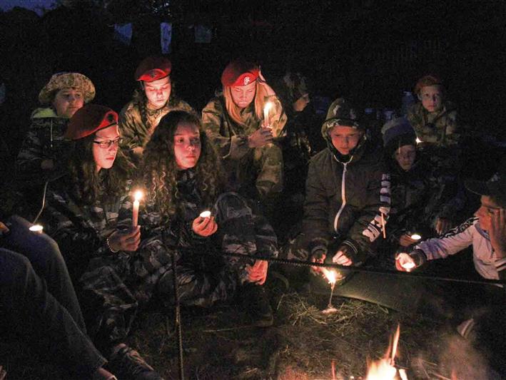 Песнями военных лет встретили День памяти и скорби школьники Кузбасса в компании росгвардейцев 
