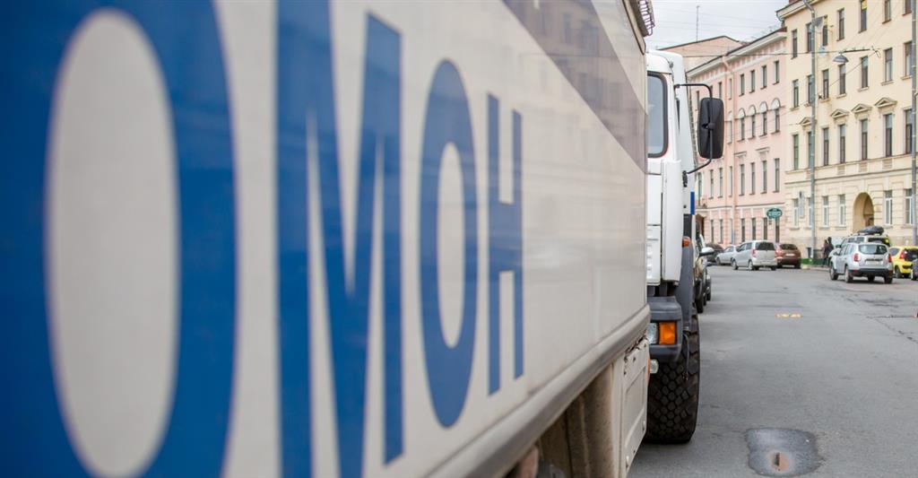 В Санкт-Петербурге ОМОН обеспечил проведение масштабного мероприятия по пресечению нарушений миграционного законодательства