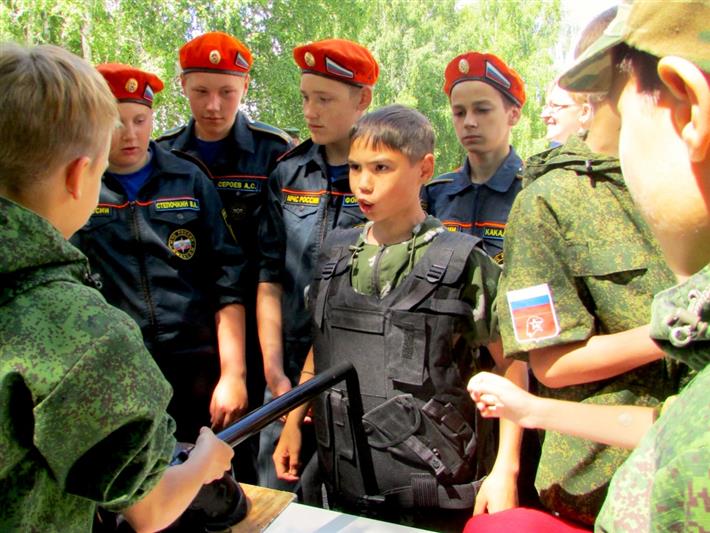 Сотрудники ОМОН «прокачали» лето для юных патриотов Зауралья