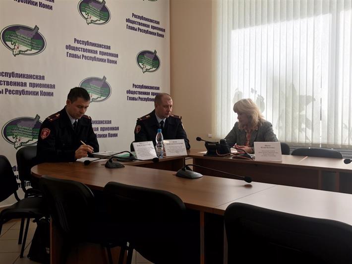 Представители вневедомственной охраны провели для жителей Коми «прямую линию» по вопросам обеспечения безопасности имущества в летний период