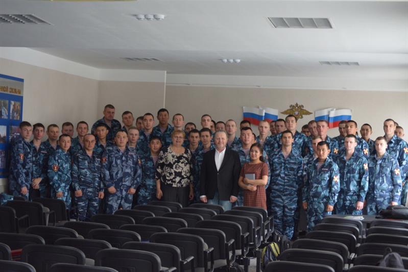 Омские стажеры вневедомственной охраны встретились с кандидатом философских наук Александром Щегловым