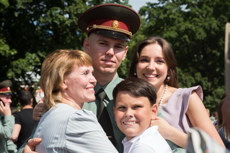 Вручение офицерских погон выпускникам в Санкт-Петербурге