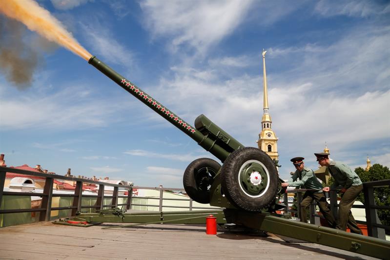 Вручение офицерских погон выпускникам в Санкт-Петербурге
