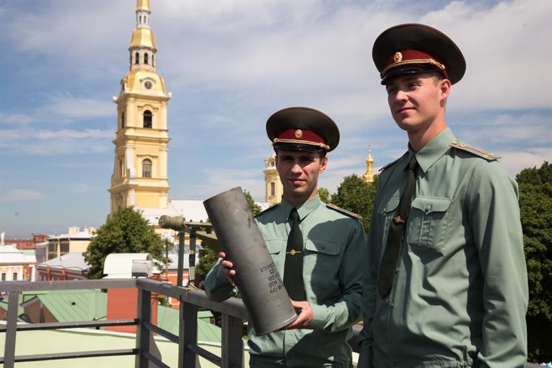 Вручение офицерских погон выпускникам в Санкт-Петербурге