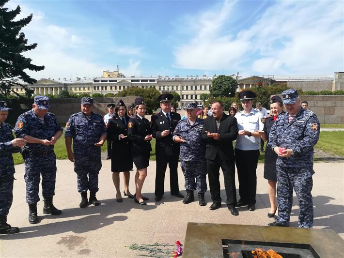 Петербургские росгвардейцы приняли участие в мероприятиях, посвященных Дню памяти и скорби