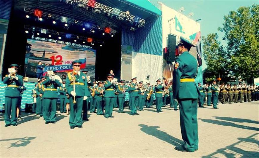 В День России участники Всероссийского фестиваля военных оркестров Росгвардии «Всегда на страже» подарили праздник музыки жителям и гостям Севастополя (фото, видео)