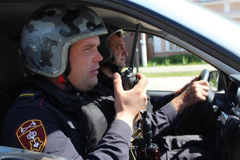 В Саратове сотрудники вневедомственной охраны задержали подозреваемую в совершении тяжкого преступления