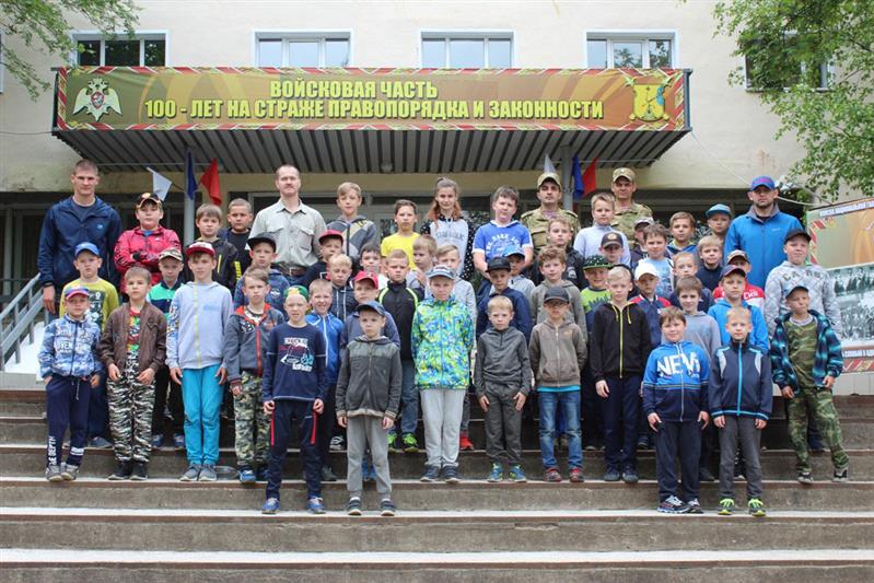 Юные спортсмены посетили воинскую часть Росгвардии в Кирове