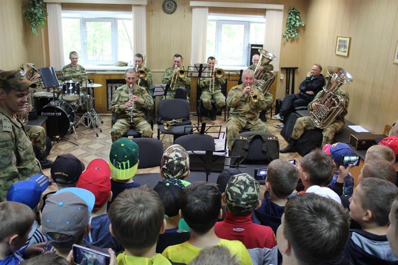 Юные спортсмены посетили воинскую часть Росгвардии в Кирове